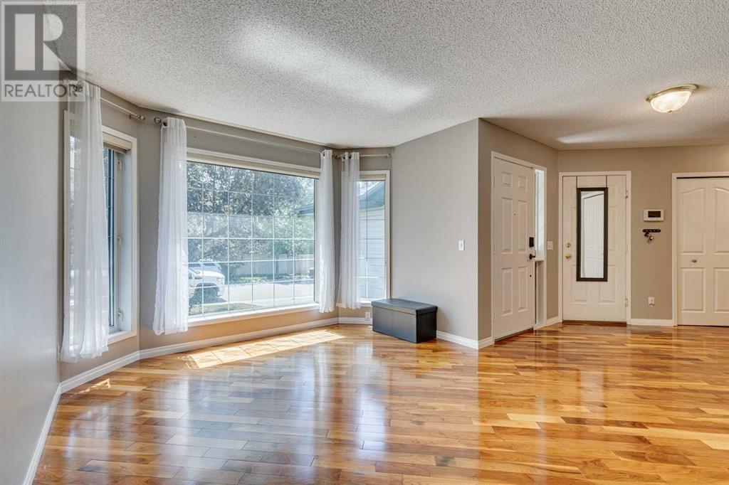 Single Family House for Sale in  Douglasdale Point SE Douglasdale/Glen Calgary 