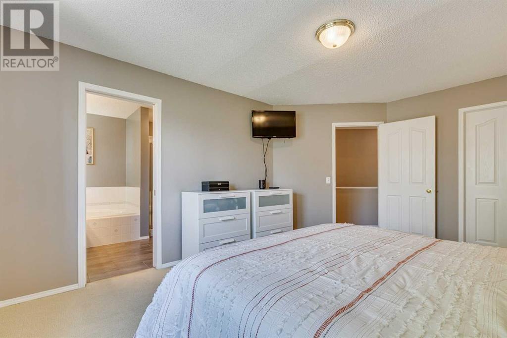 Single Family House for Sale in  Douglasdale Point SE Douglasdale/Glen Calgary 