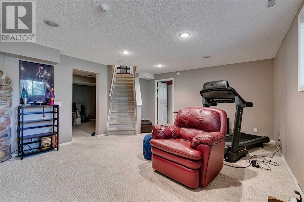 Single Family House for Sale in  Douglasdale Point SE Douglasdale/Glen Calgary 