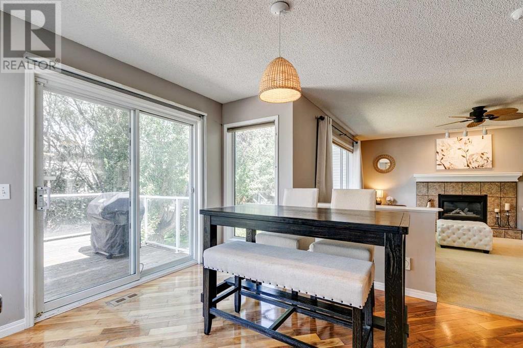 Single Family House for Sale in  Douglasdale Point SE Douglasdale/Glen Calgary 