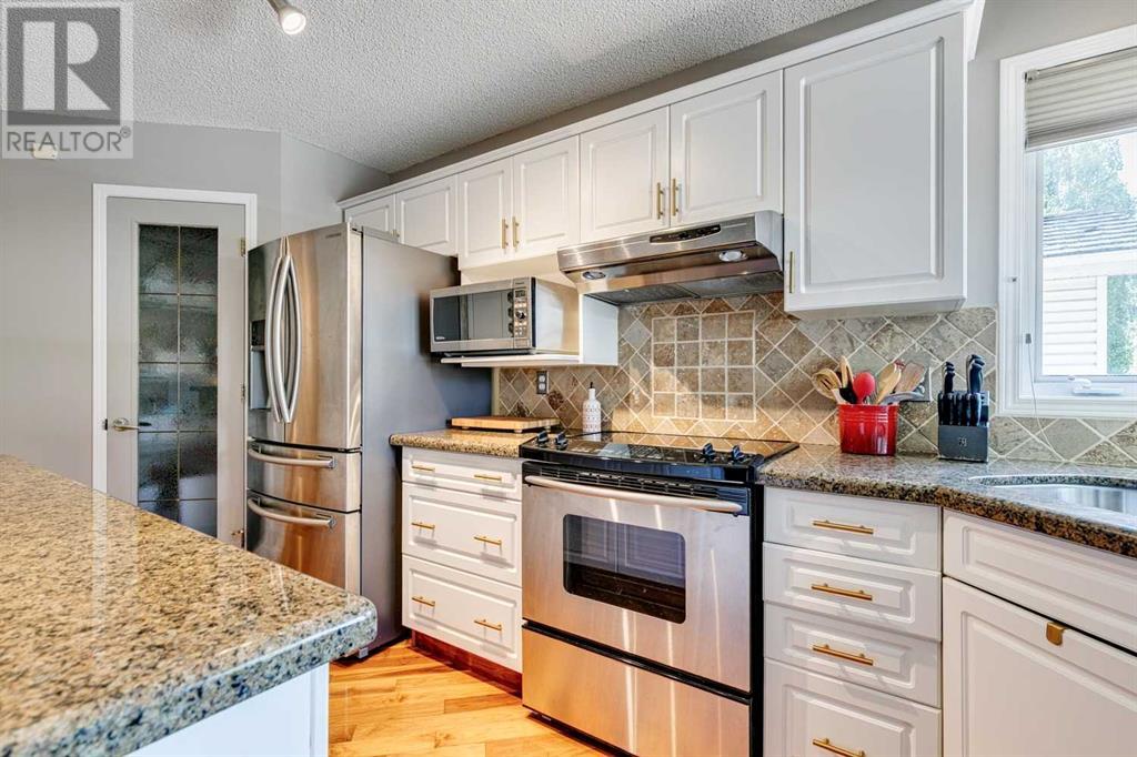 Single Family House for Sale in  Douglasdale Point SE Douglasdale/Glen Calgary 