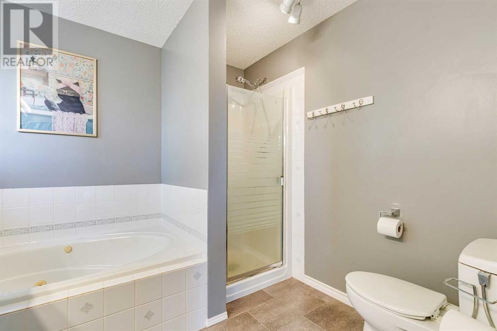 Single Family House for Sale in  Douglasdale Point SE Douglasdale/Glen Calgary 