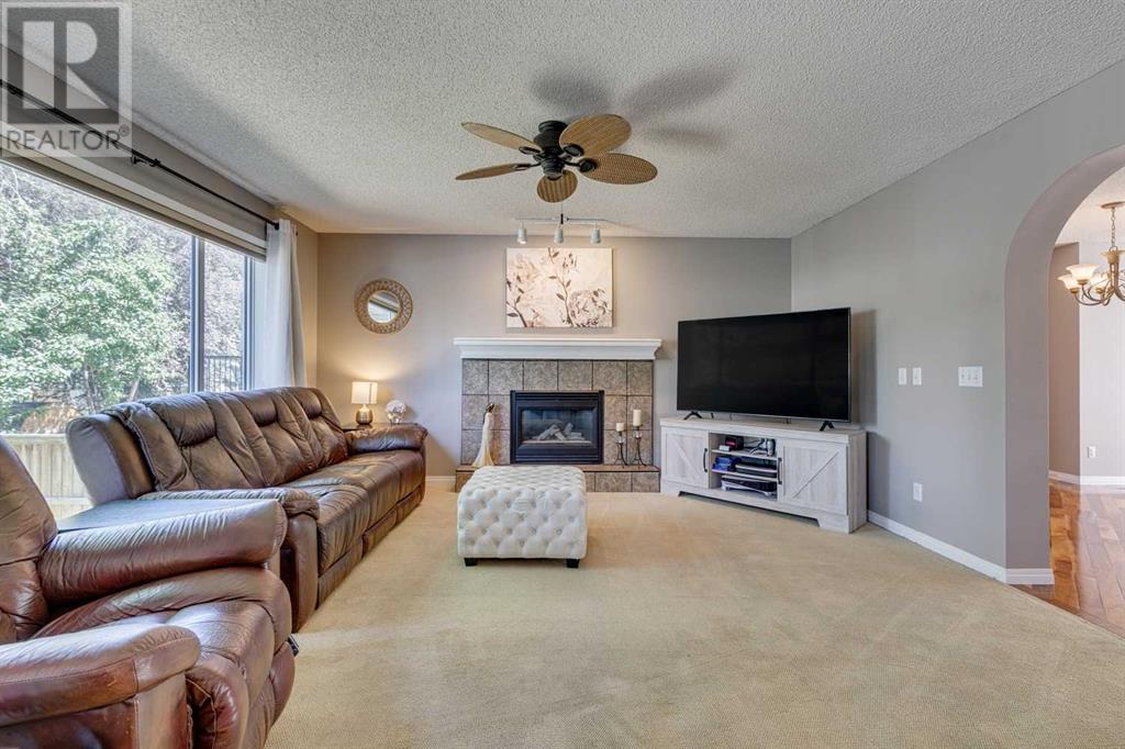 Single Family House for Sale in  Douglasdale Point SE Douglasdale/Glen Calgary 