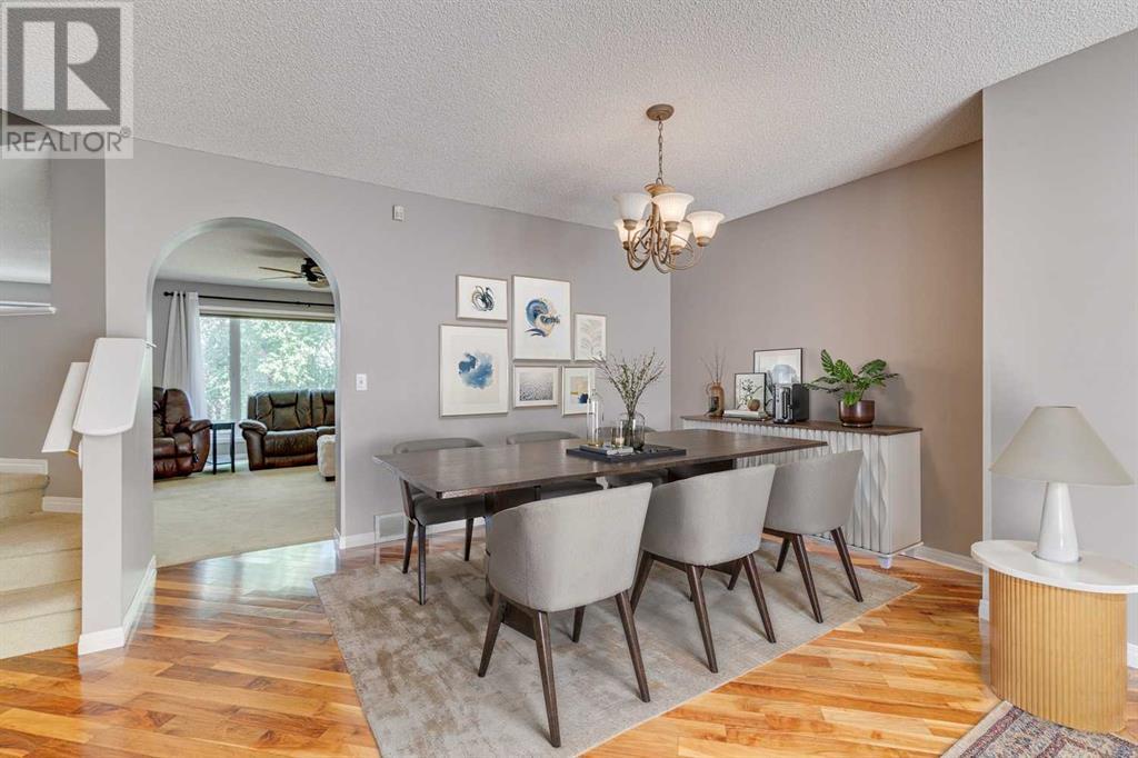 Single Family House for Sale in  Douglasdale Point SE Douglasdale/Glen Calgary 
