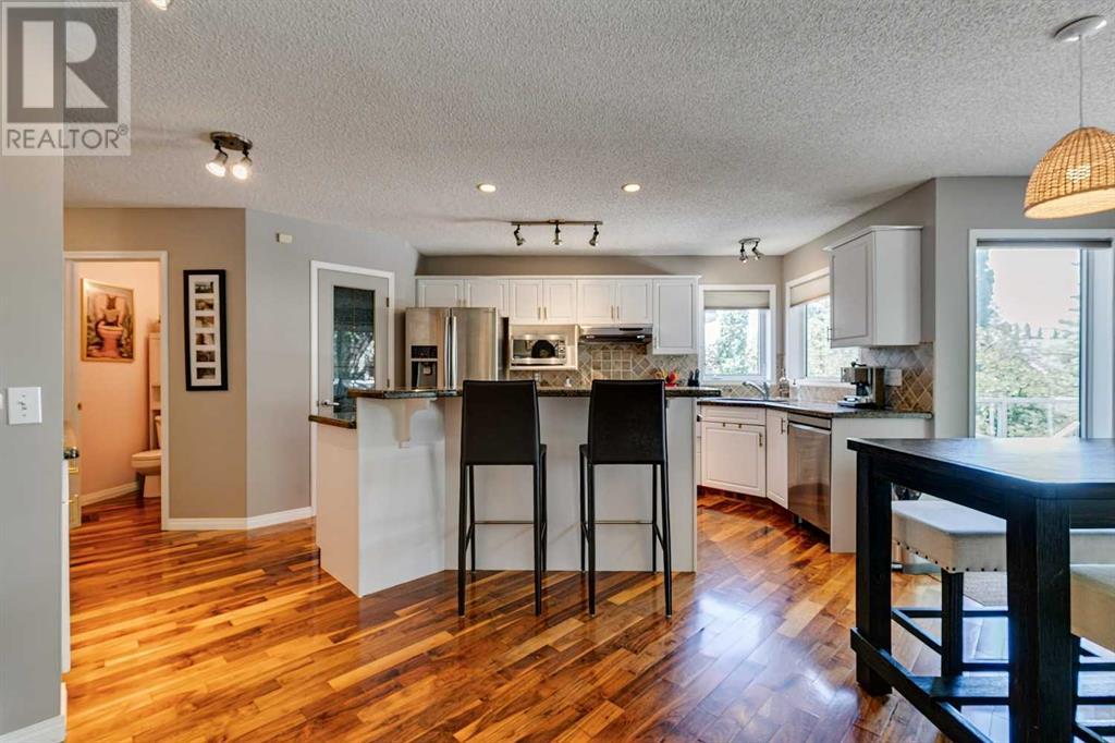 Single Family House for Sale in  Douglasdale Point SE Douglasdale/Glen Calgary 
