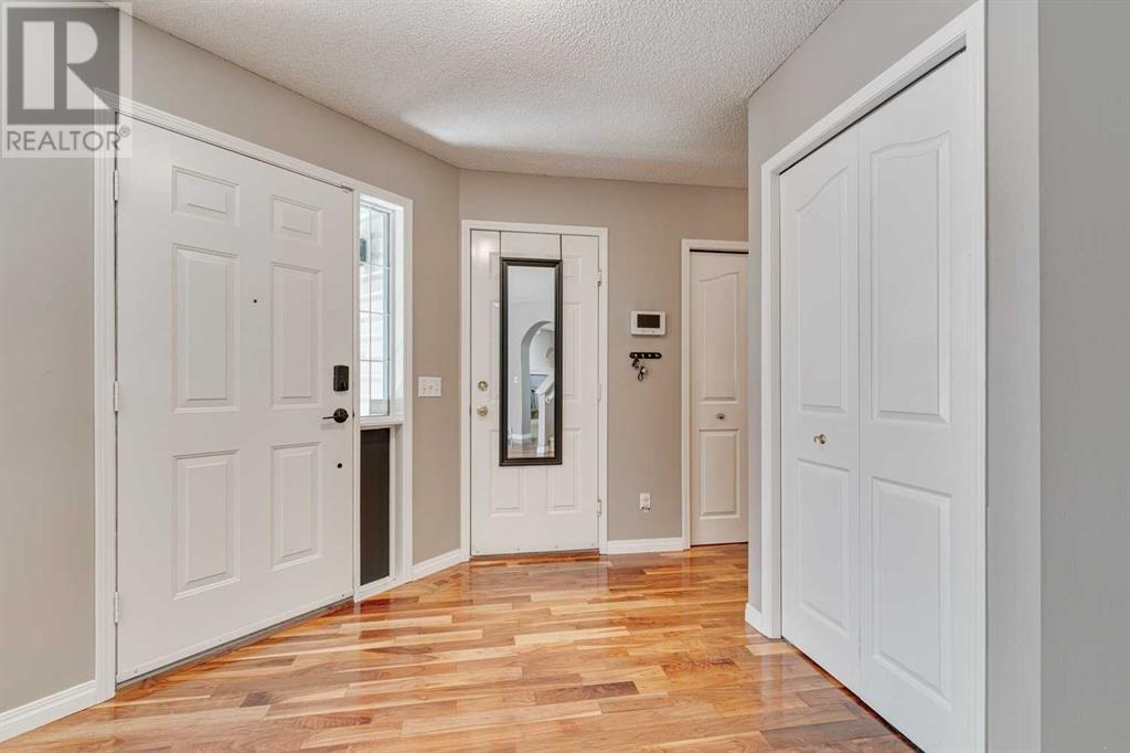 Single Family House for Sale in  Douglasdale Point SE Douglasdale/Glen Calgary 