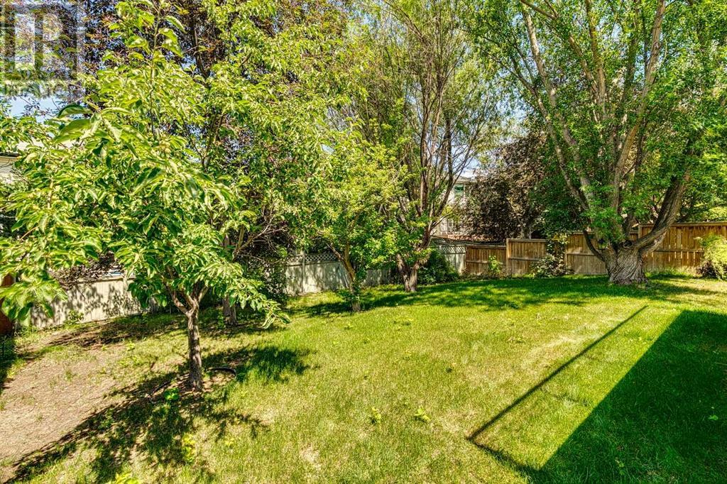 Single Family House for Sale in  Douglasdale Point SE Douglasdale/Glen Calgary 