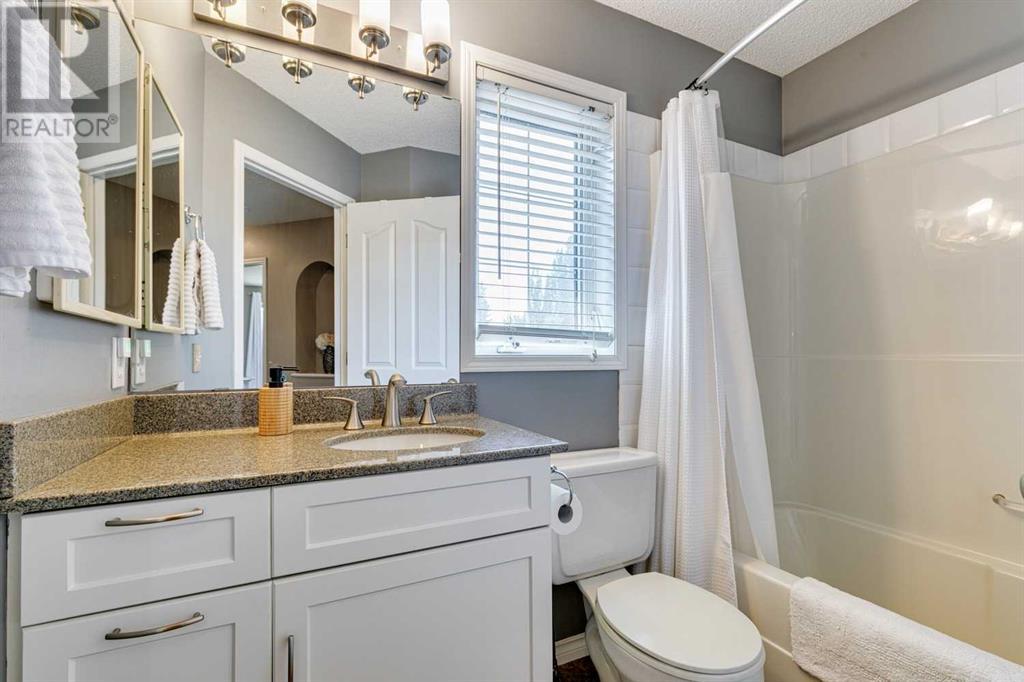 Single Family House for Sale in  Douglasdale Point SE Douglasdale/Glen Calgary 