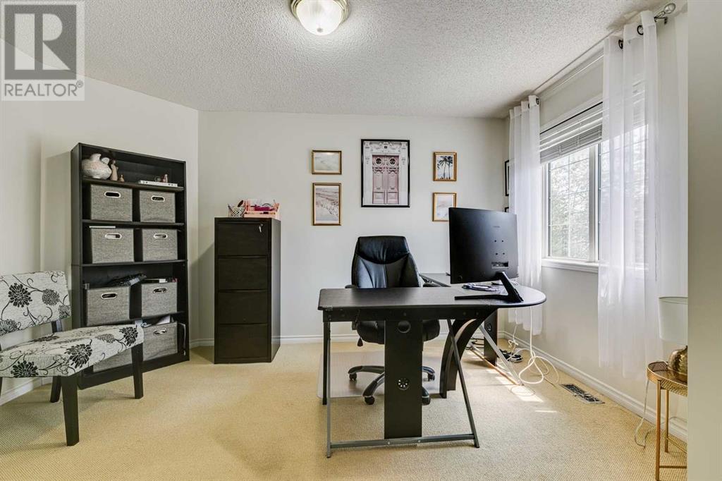 Single Family House for Sale in  Douglasdale Point SE Douglasdale/Glen Calgary 