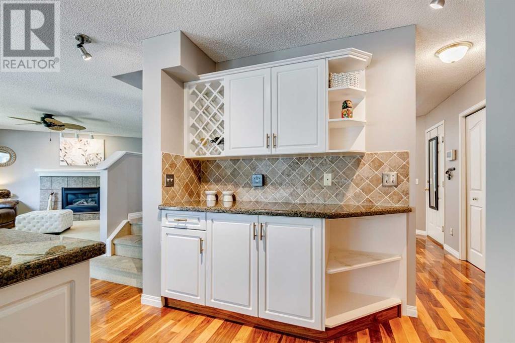 Single Family House for Sale in  Douglasdale Point SE Douglasdale/Glen Calgary 