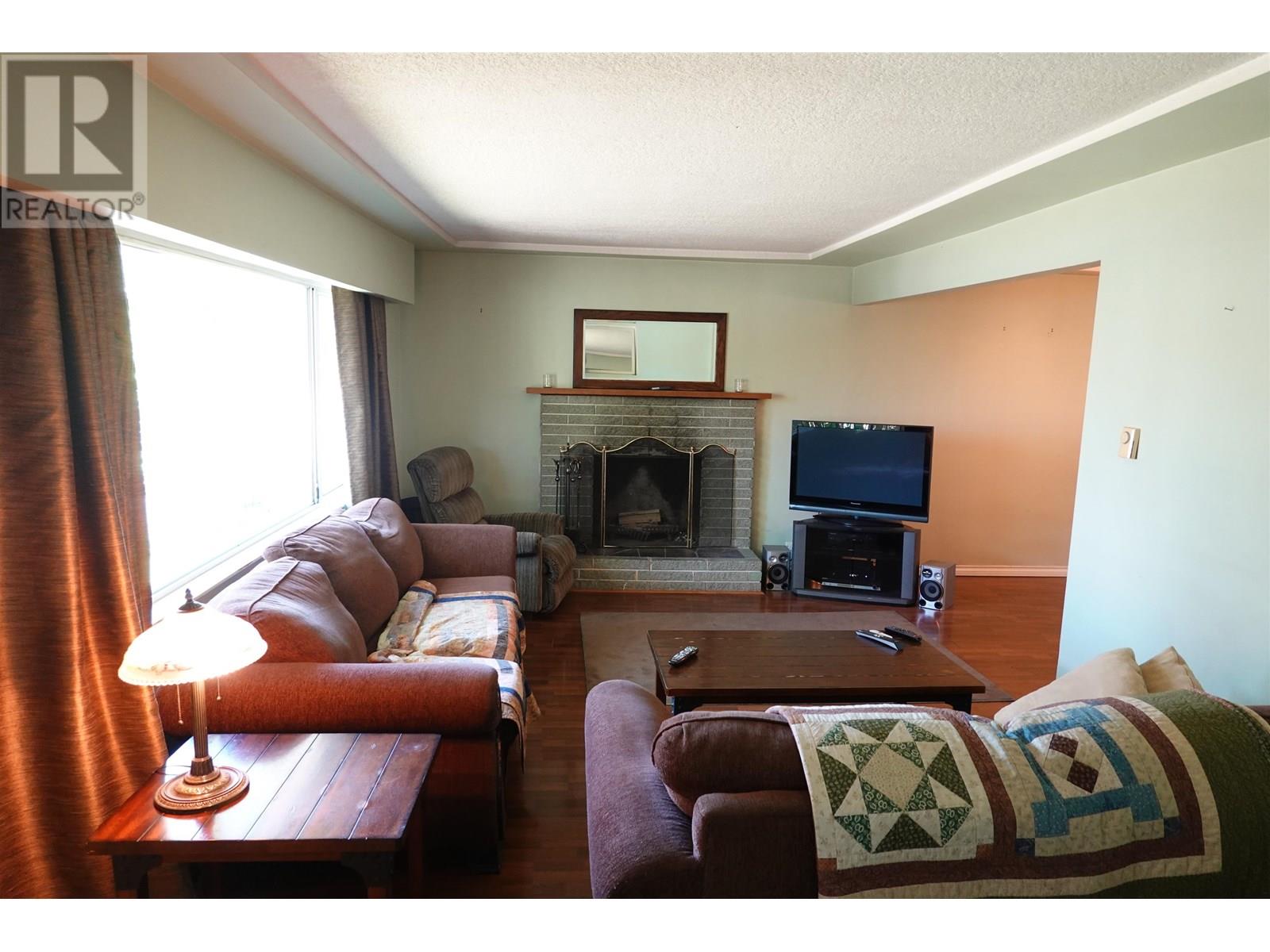 Photo 3 of 11052 240 Street, Maple Ridge BC