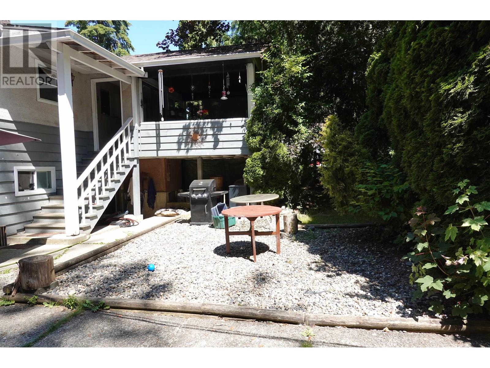 Photo 4 of 11052 240 Street, Maple Ridge BC