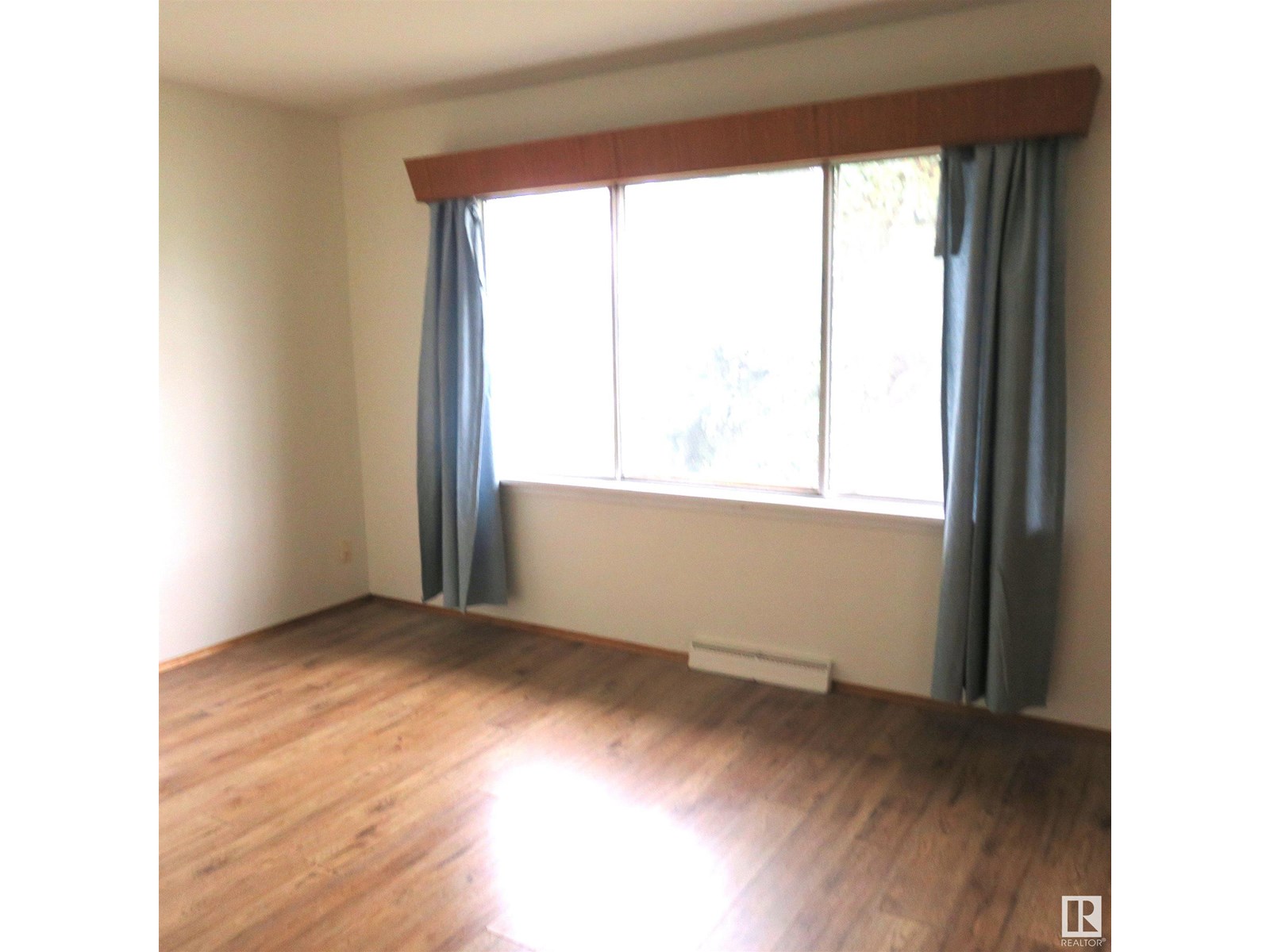 Photo 11 of 13719 118 Av Nw, Edmonton AB
