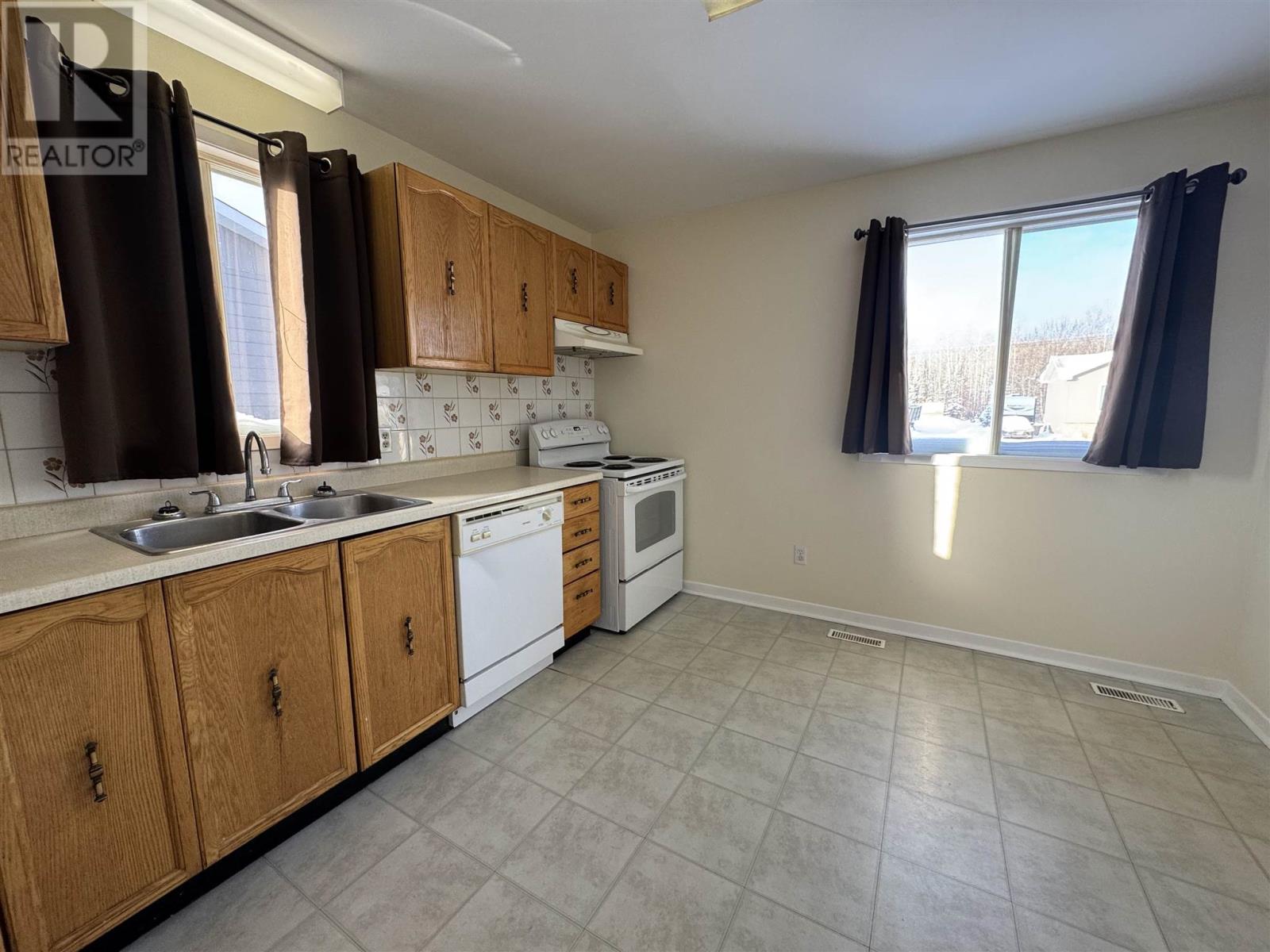 Photo 20 of 77 Matachewan Rd, Manitouwadge ON