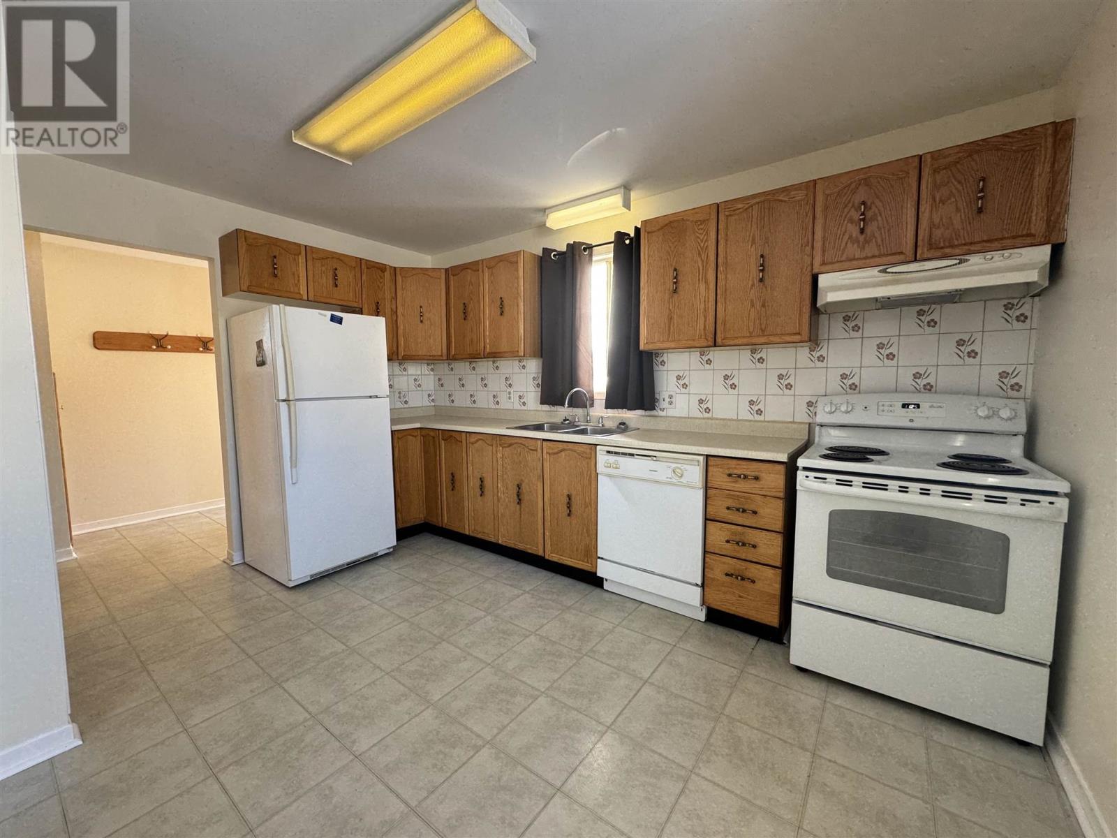 Photo 8 of 77 Matachewan Rd, Manitouwadge ON