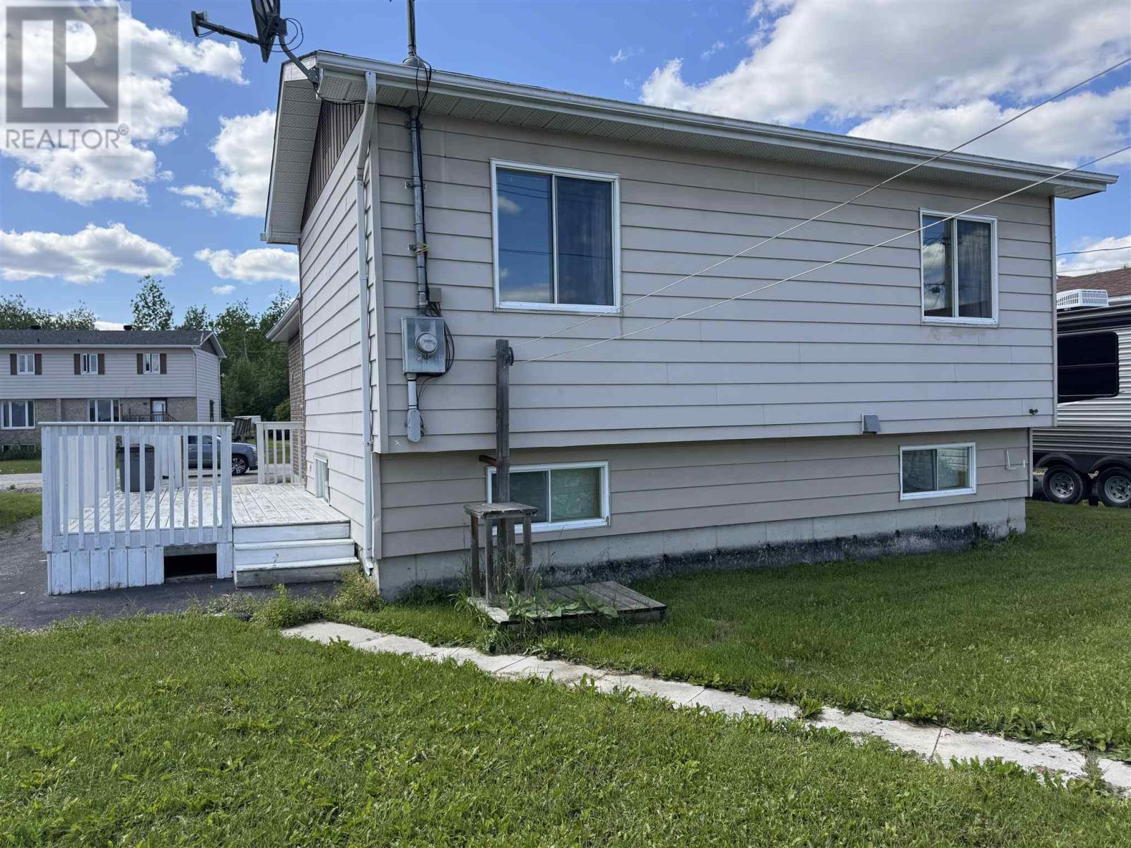 Photo 4 of 77 Matachewan Rd, Manitouwadge ON