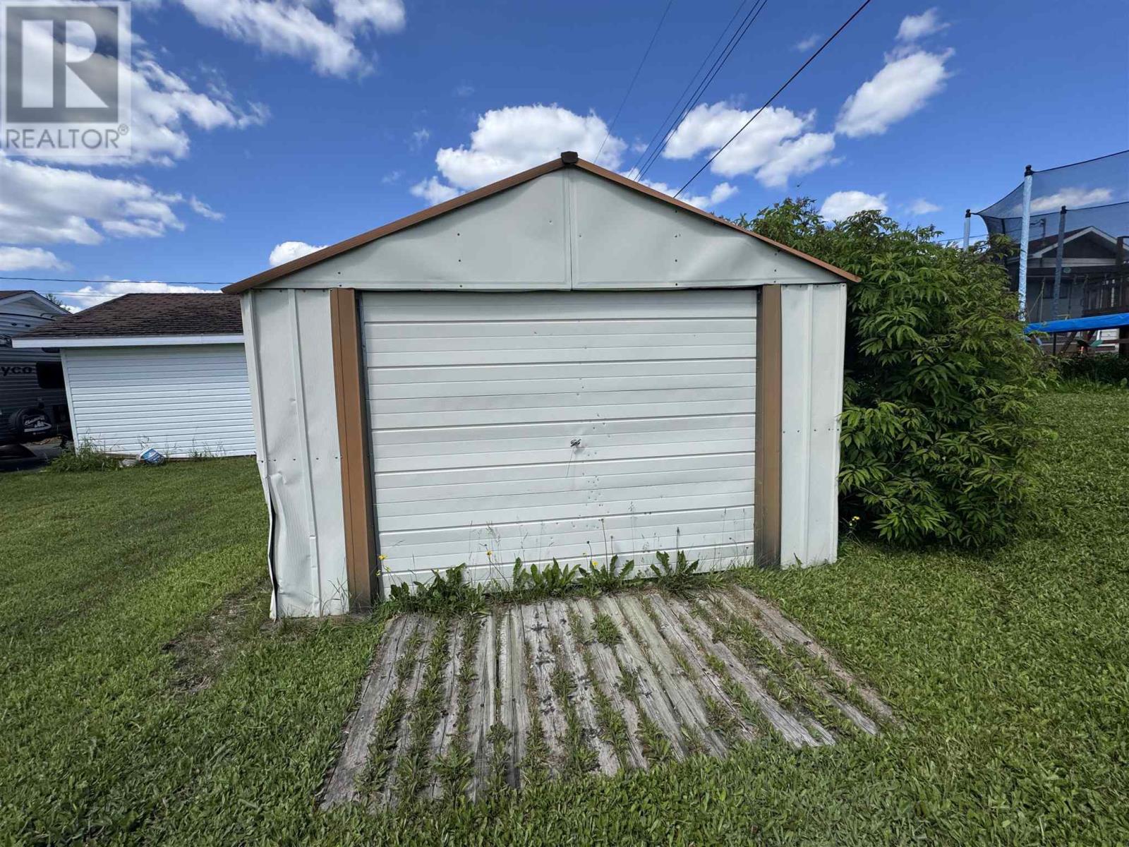 Photo 2 of 77 Matachewan Rd, Manitouwadge ON