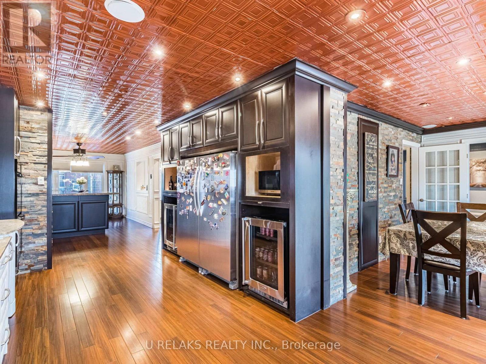 Photo 45 of 172 Melissa Crescent, Whitby ON