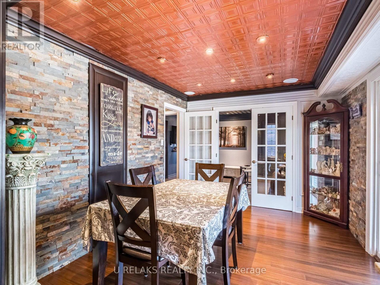 Photo 5 of 172 Melissa Crescent, Whitby ON