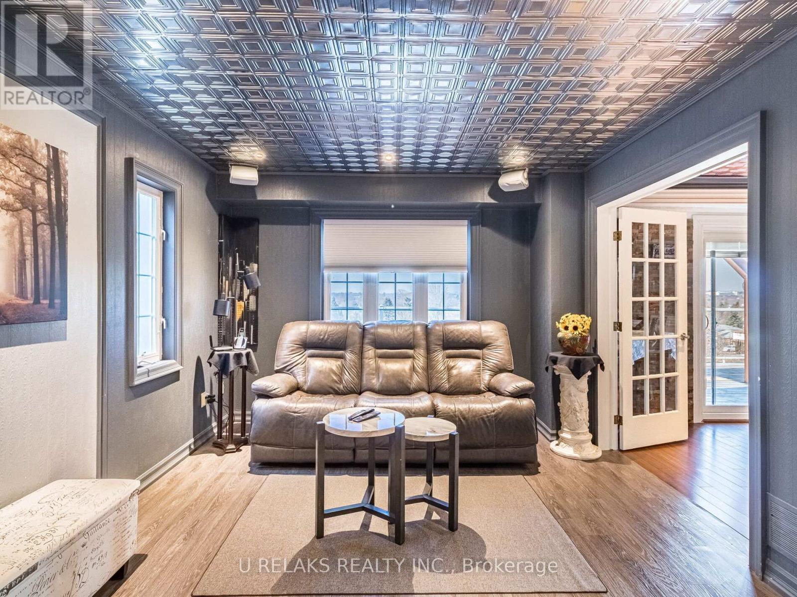 Photo 1 of 172 Melissa Crescent, Whitby ON