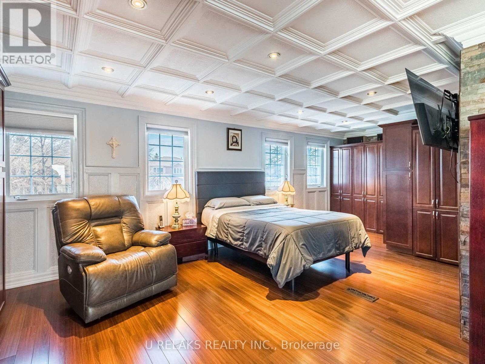 Photo 39 of 172 Melissa Crescent, Whitby ON