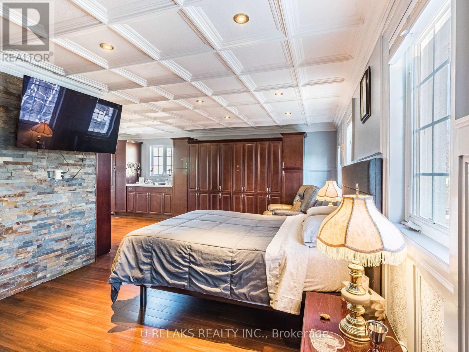 Photo 20 of 172 Melissa Crescent, Whitby ON