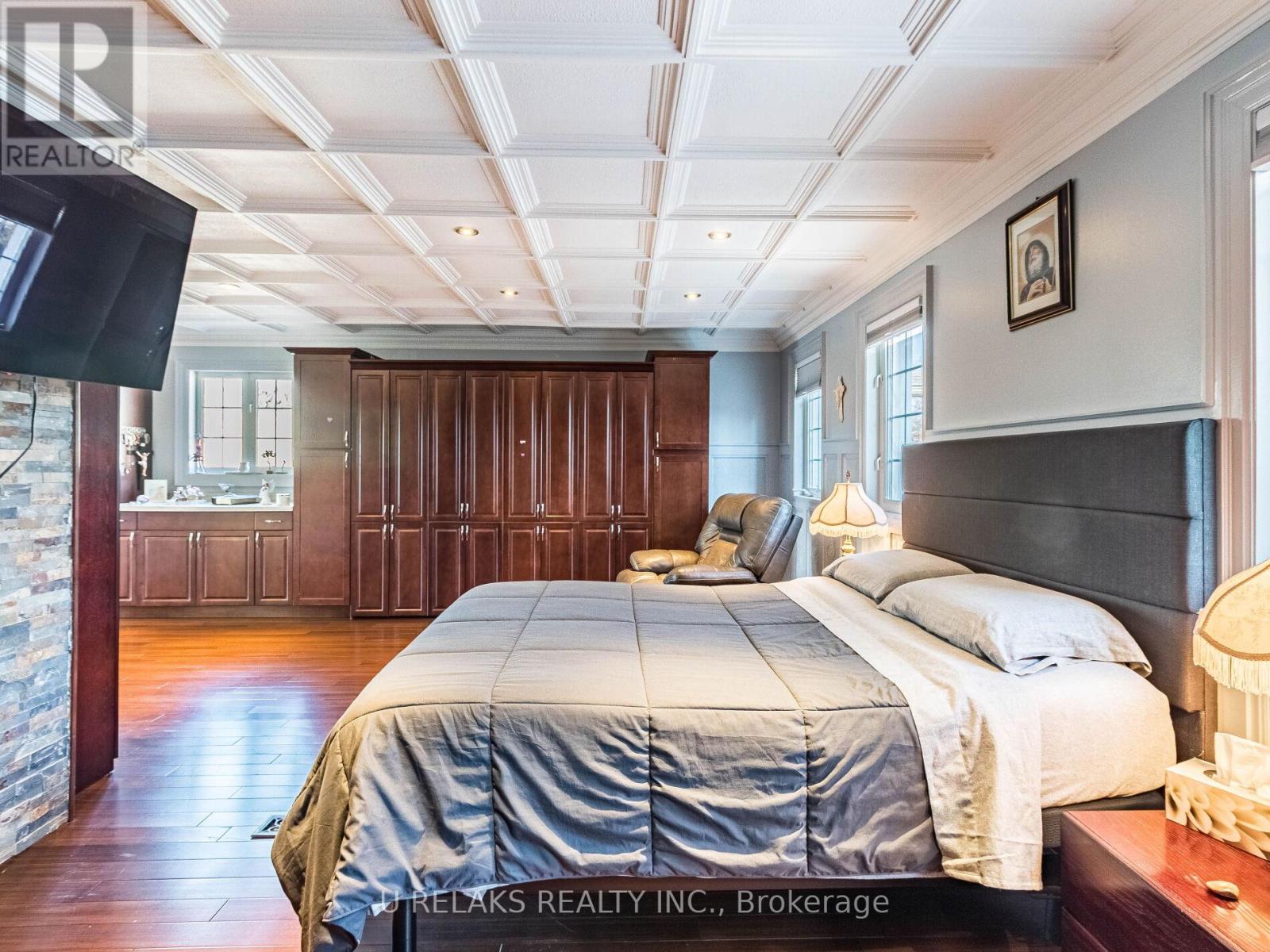 Photo 25 of 172 Melissa Crescent, Whitby ON