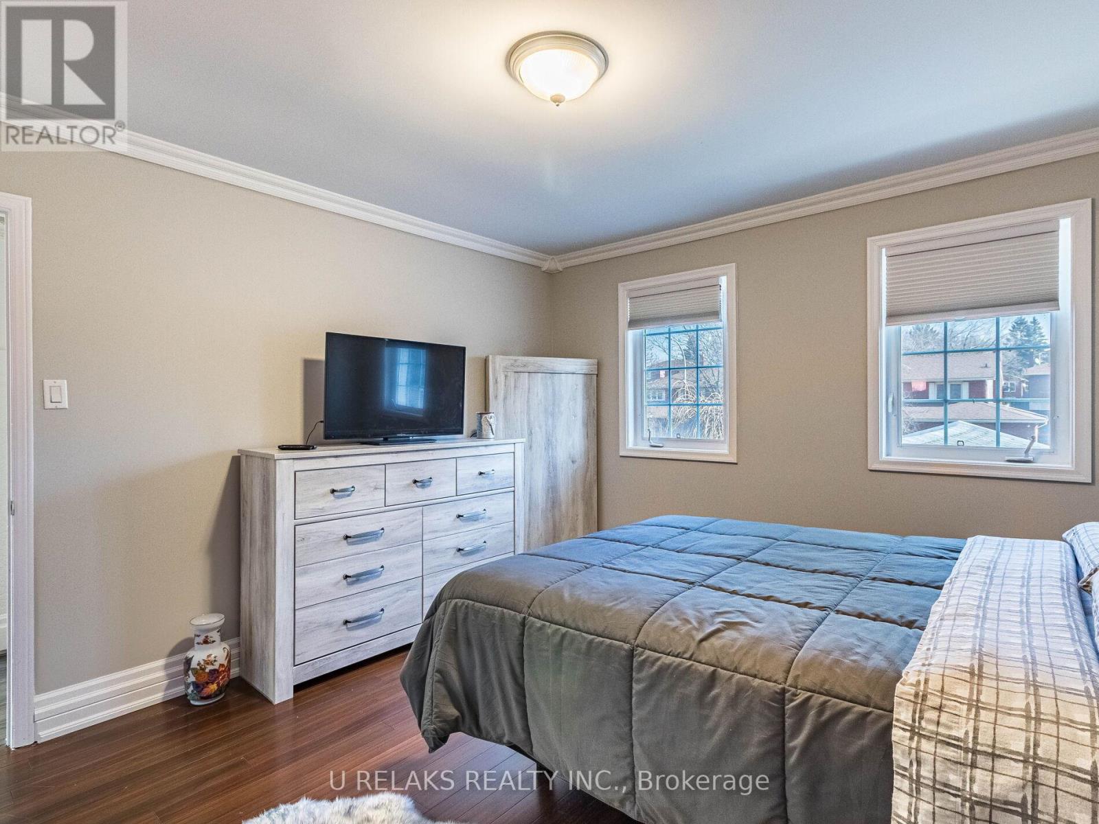 Photo 6 of 172 Melissa Crescent, Whitby ON