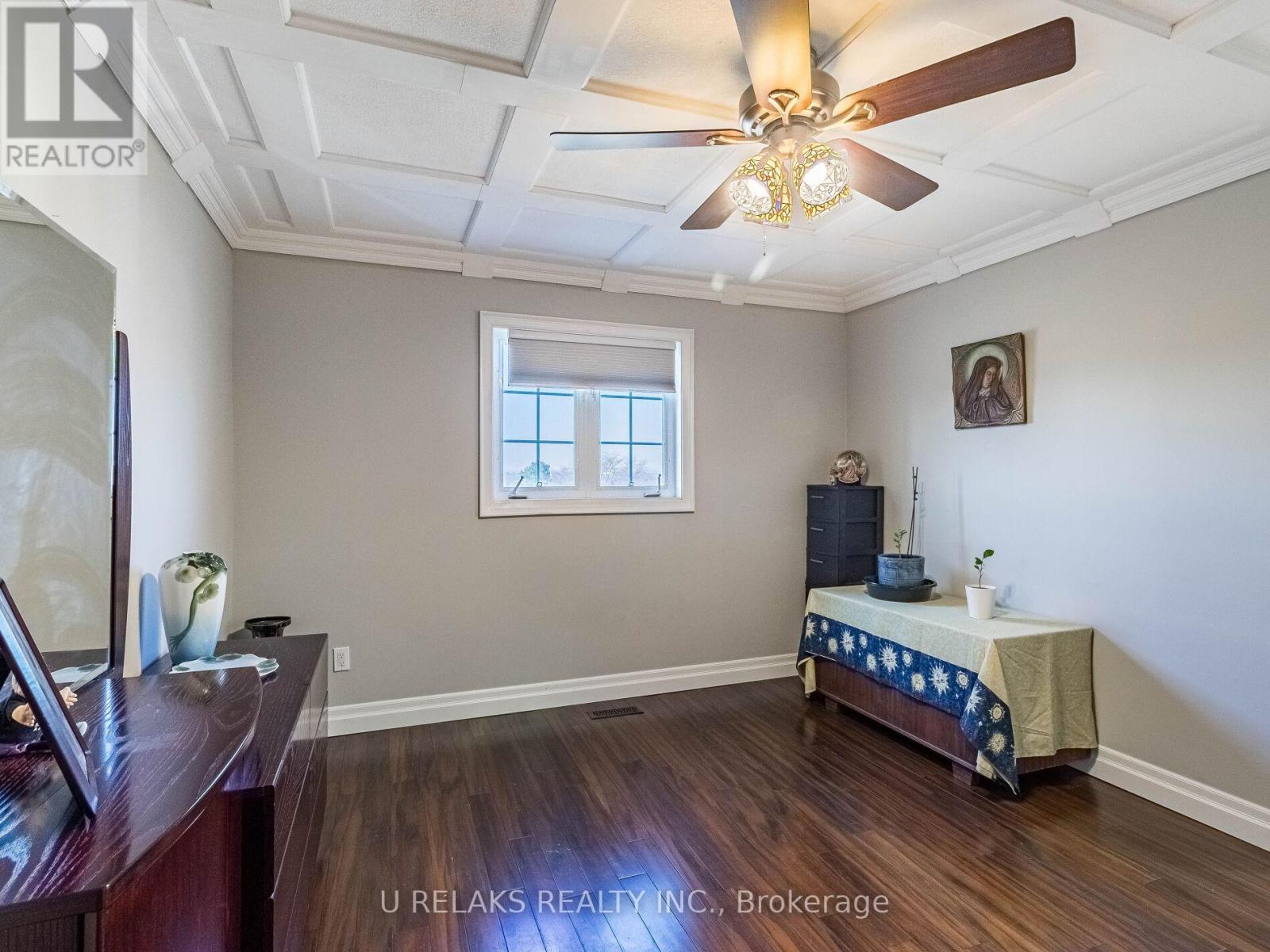 Photo 43 of 172 Melissa Crescent, Whitby ON