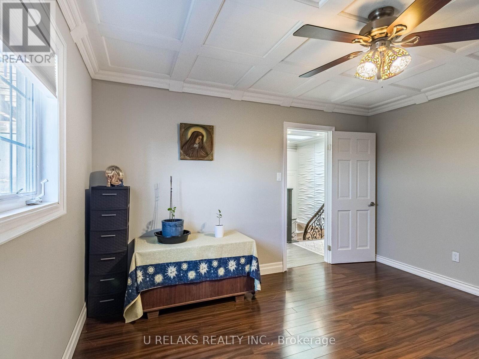 Photo 8 of 172 Melissa Crescent, Whitby ON