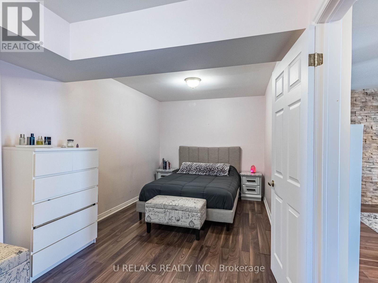 Photo 48 of 172 Melissa Crescent, Whitby ON