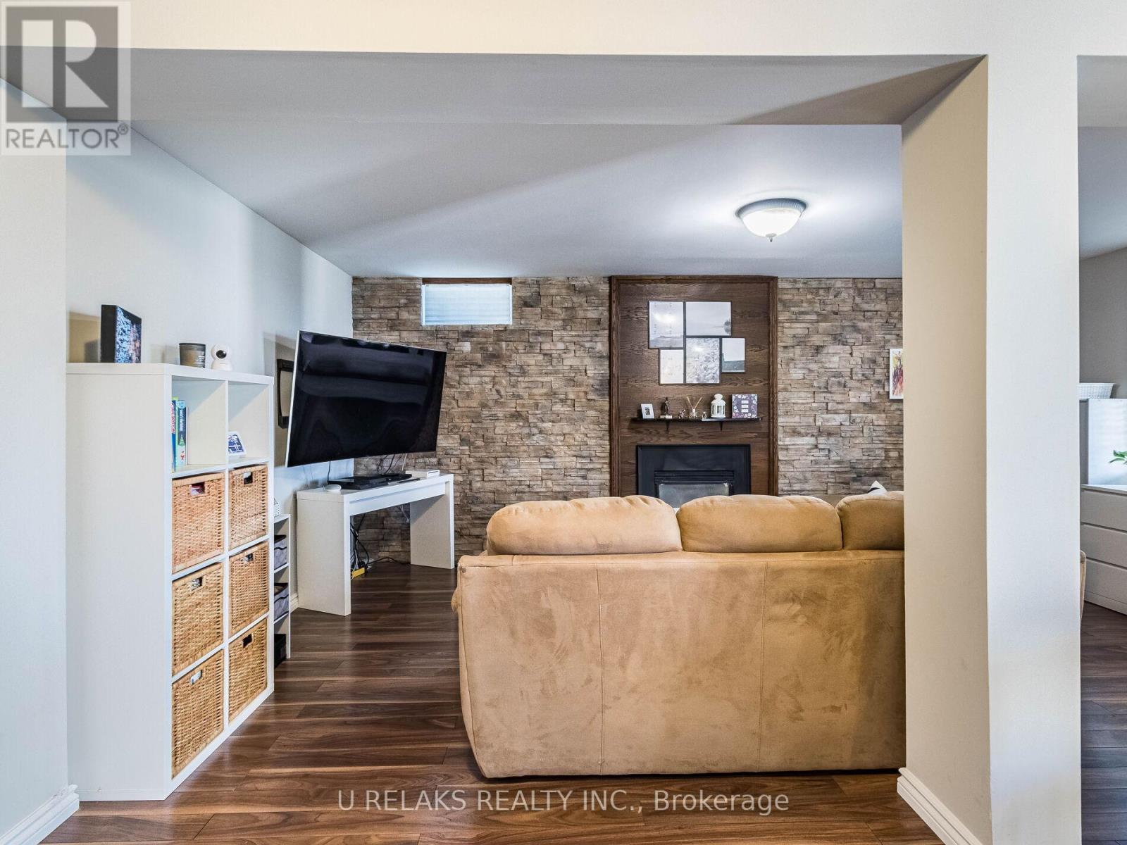 Photo 44 of 172 Melissa Crescent, Whitby ON