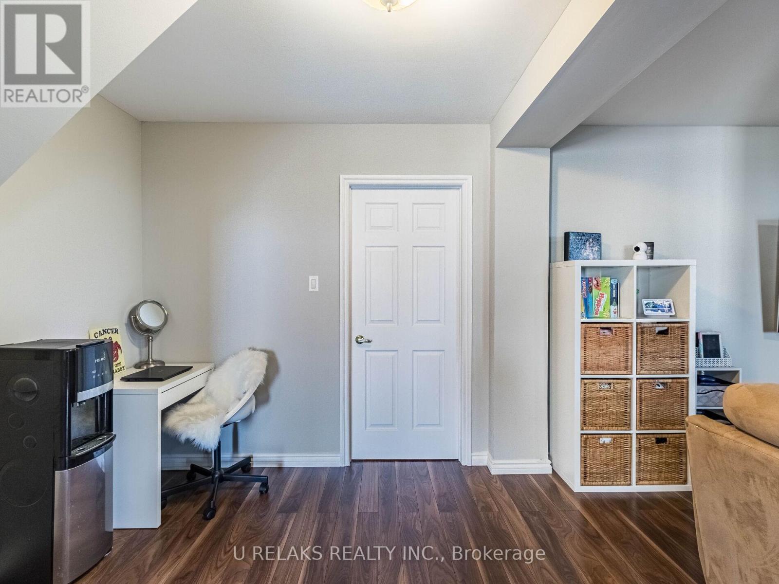 Photo 4 of 172 Melissa Crescent, Whitby ON