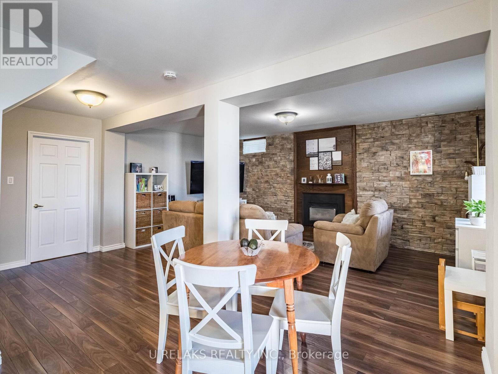 Photo 50 of 172 Melissa Crescent, Whitby ON