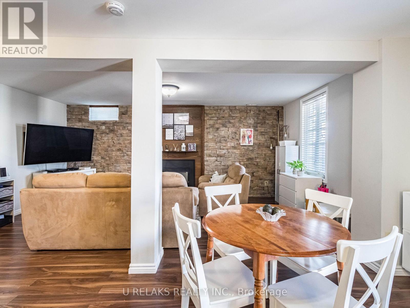 Photo 36 of 172 Melissa Crescent, Whitby ON