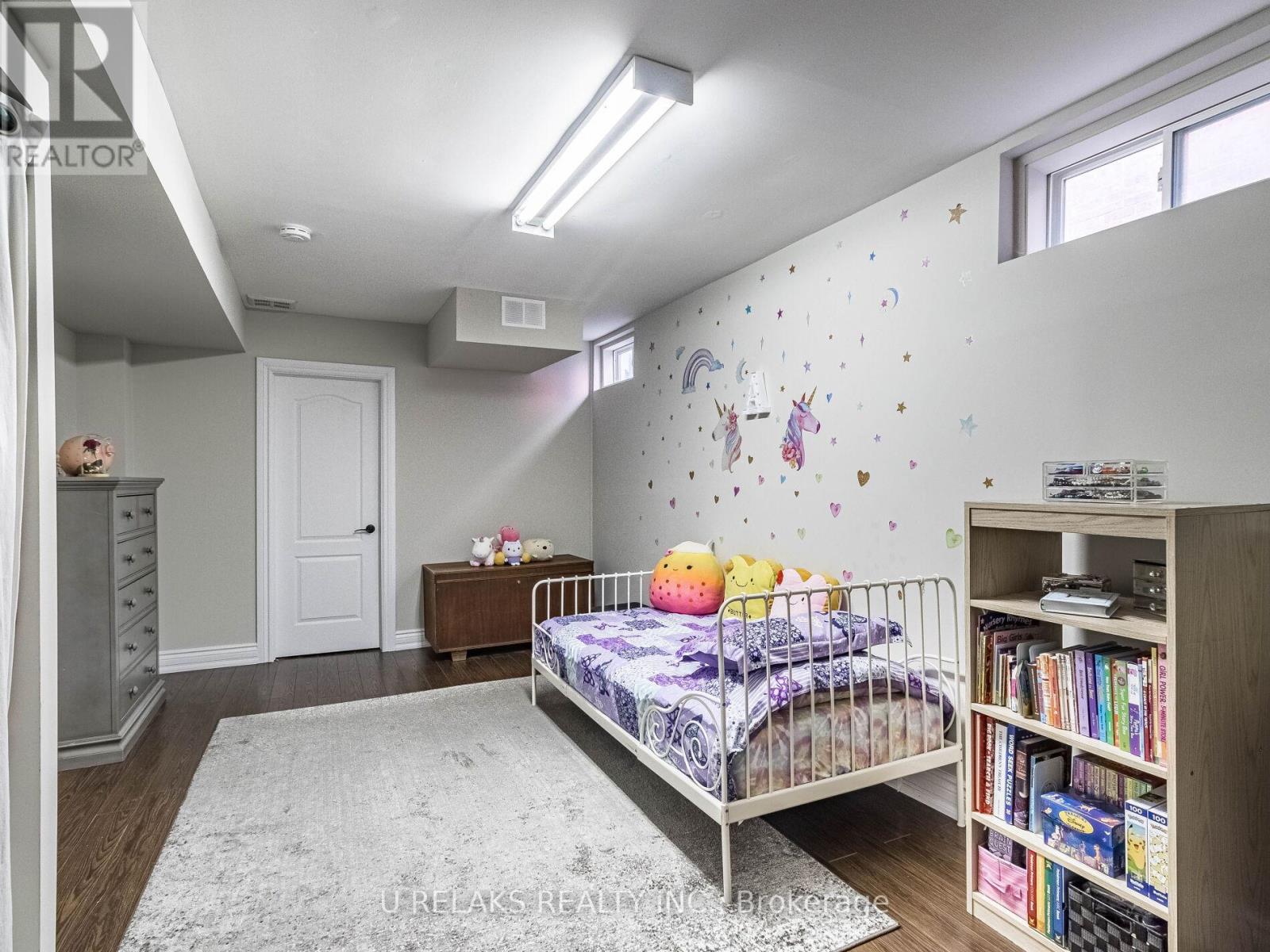 Photo 37 of 172 Melissa Crescent, Whitby ON