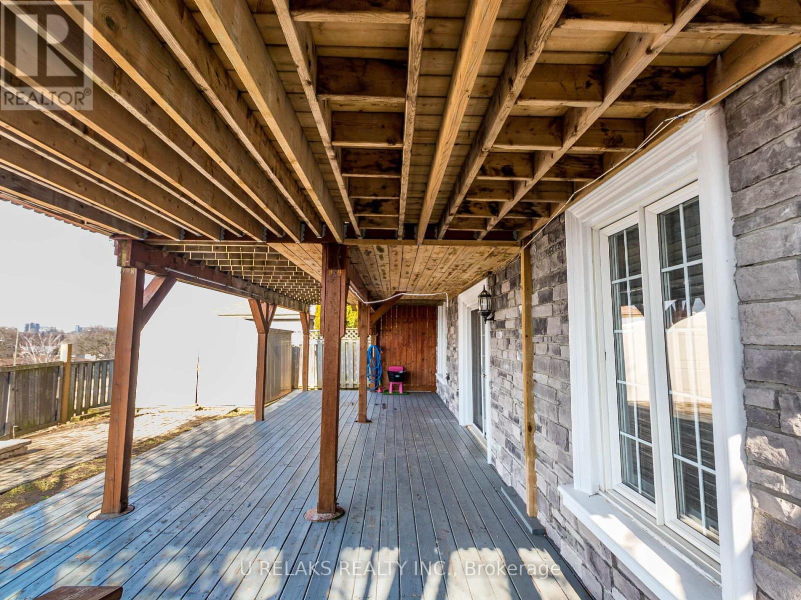 Photo 21 of 172 Melissa Crescent, Whitby ON