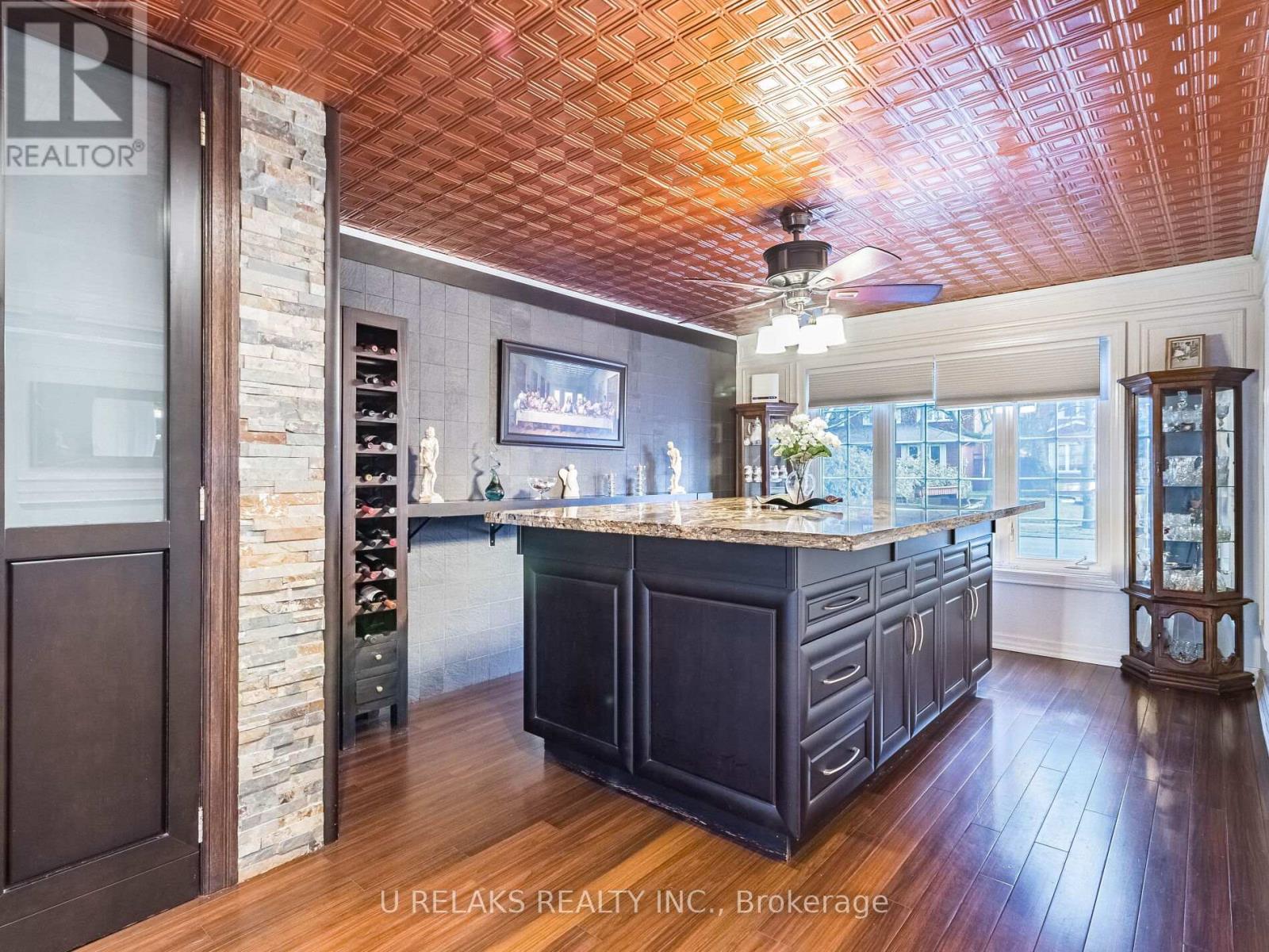 Photo 10 of 172 Melissa Crescent, Whitby ON
