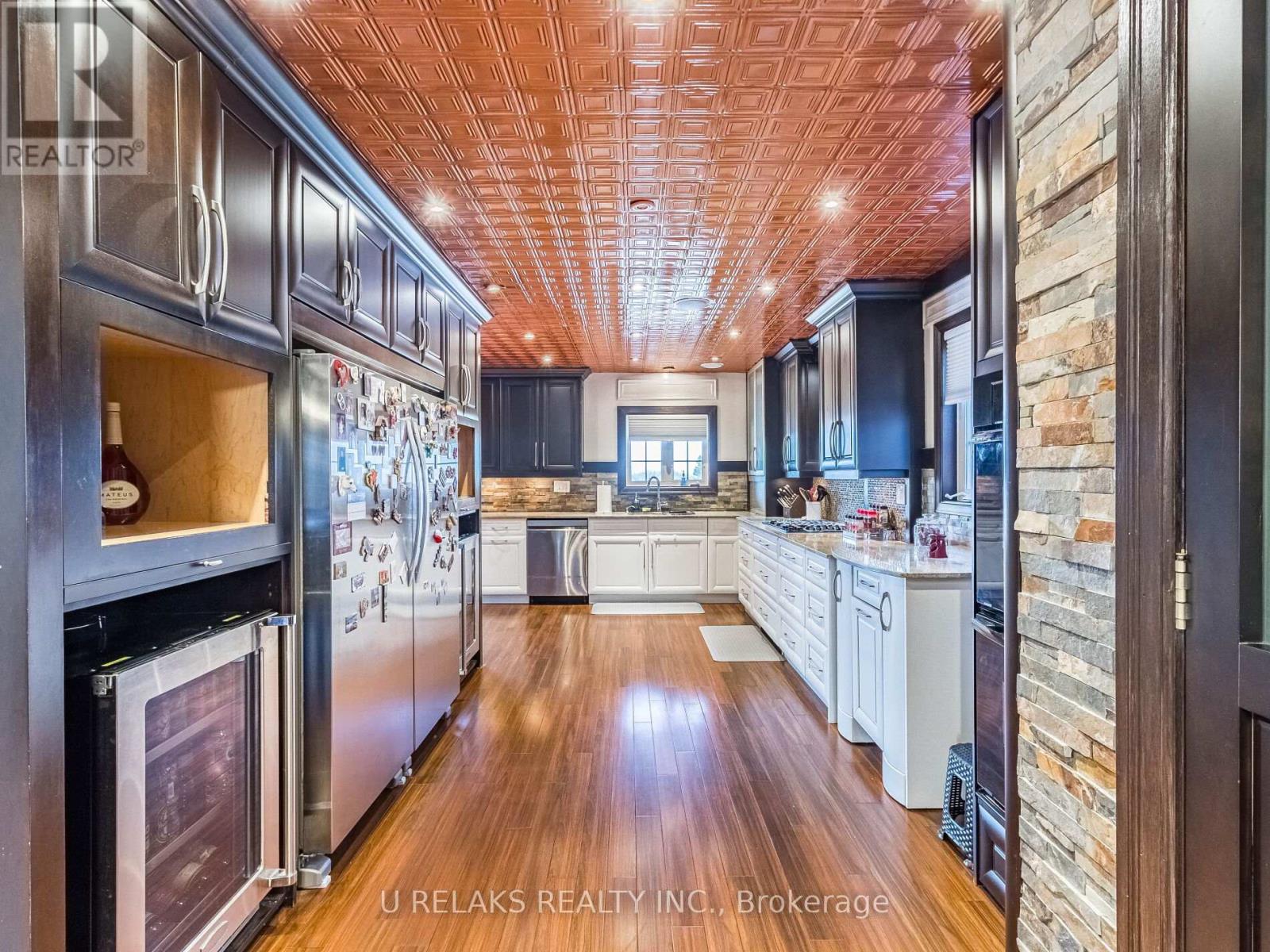 Photo 7 of 172 Melissa Crescent, Whitby ON
