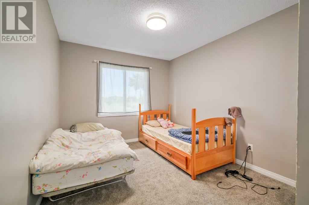 Single Family House Bi-level for Sale in  Temple Drive NE Temple Calgary 