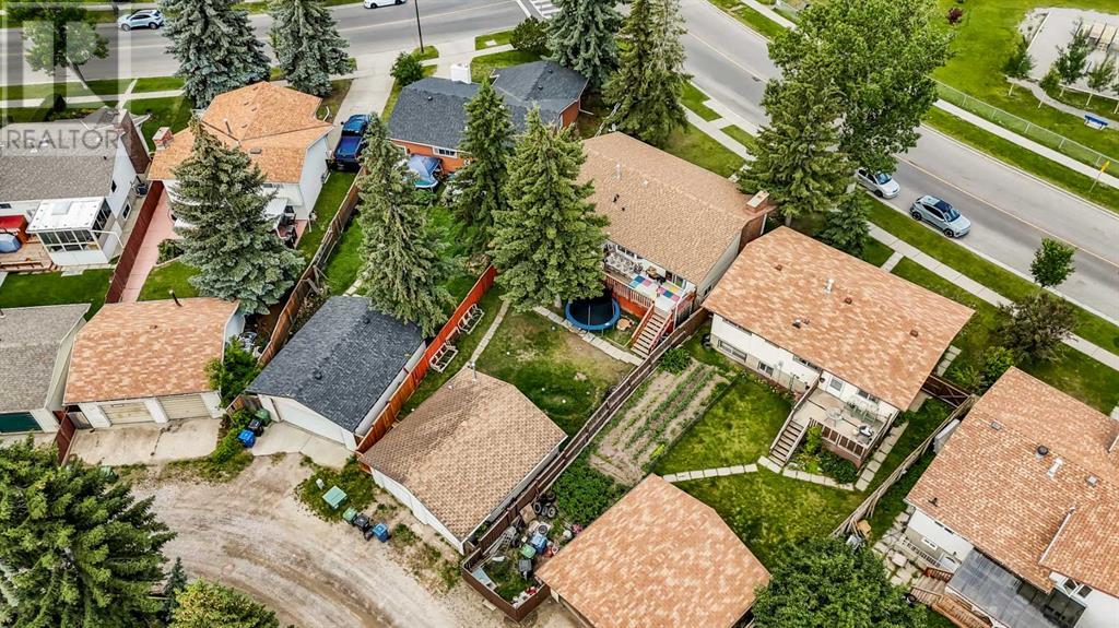 Single Family House Bi-level for Sale in  Temple Drive NE Temple Calgary 