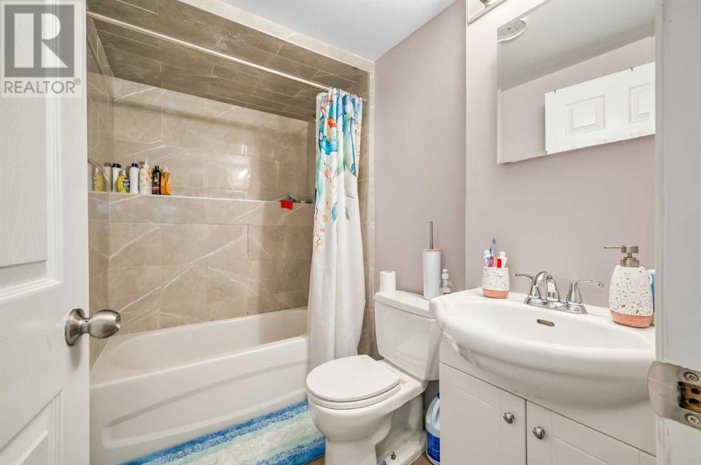 Single Family House Bi-level for Sale in  Temple Drive NE Temple Calgary 