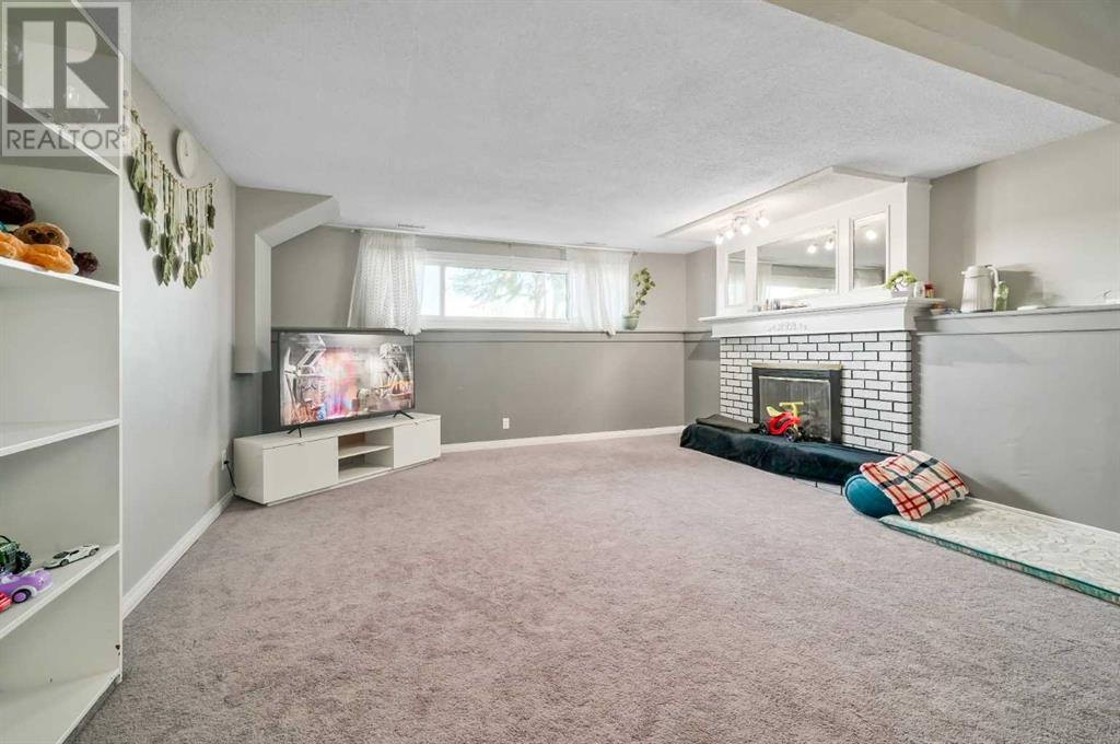 Single Family House Bi-level for Sale in  Temple Drive NE Temple Calgary 