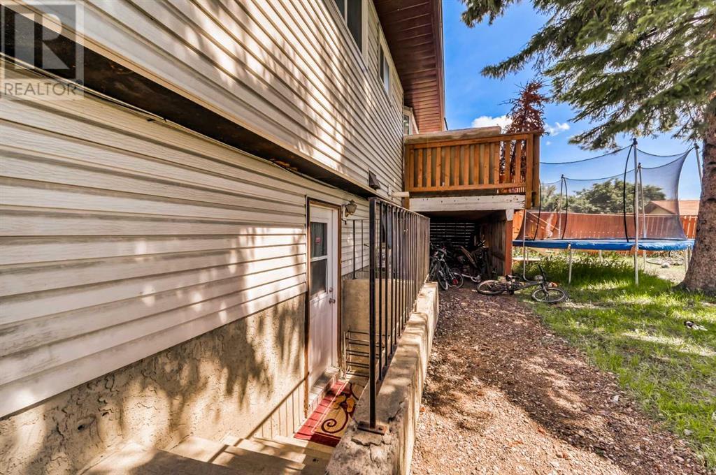 Single Family House Bi-level for Sale in  Temple Drive NE Temple Calgary 