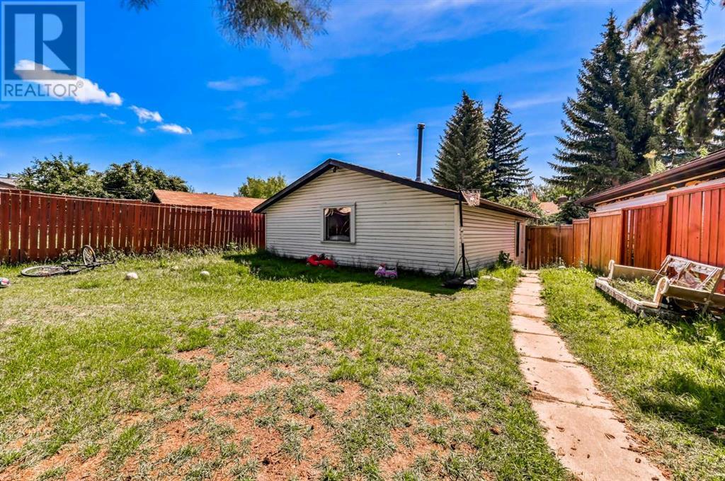 Single Family House Bi-level for Sale in  Temple Drive NE Temple Calgary 