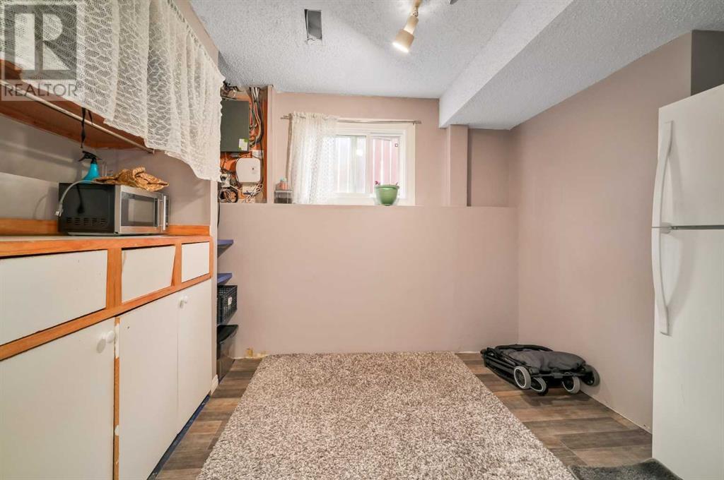 Single Family House Bi-level for Sale in  Temple Drive NE Temple Calgary 