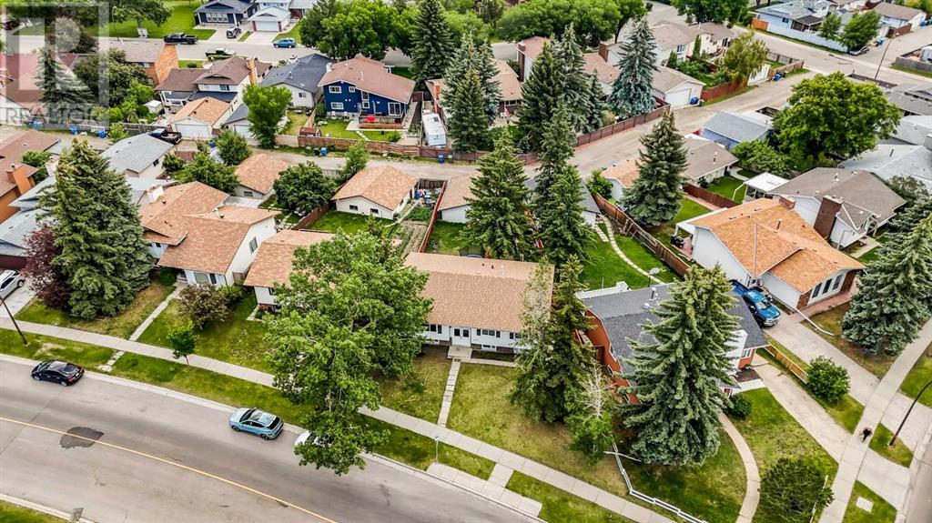 Single Family House Bi-level for Sale in  Temple Drive NE Temple Calgary 