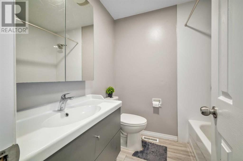 Single Family House Bi-level for Sale in  Temple Drive NE Temple Calgary 