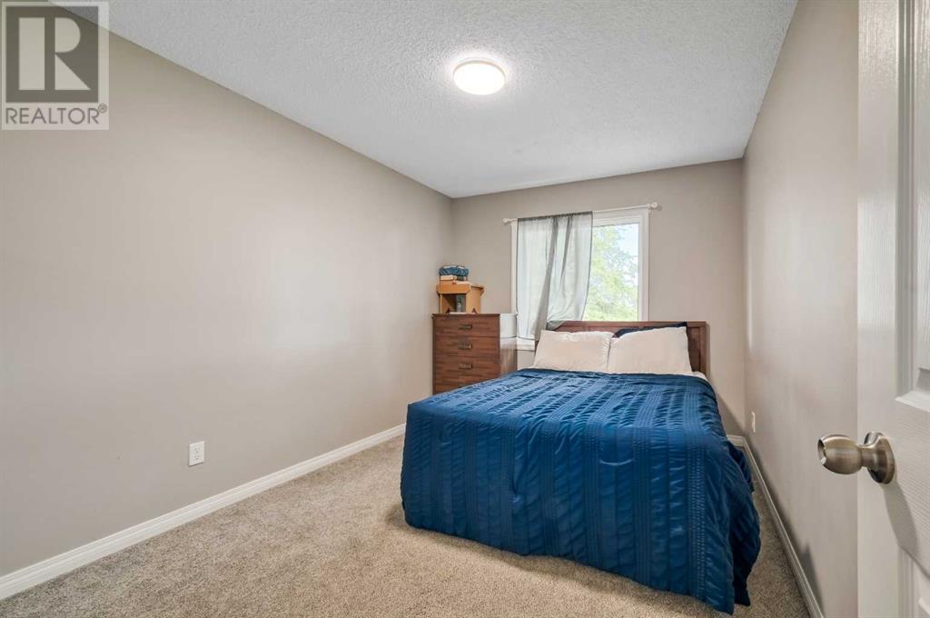 Single Family House Bi-level for Sale in  Temple Drive NE Temple Calgary 