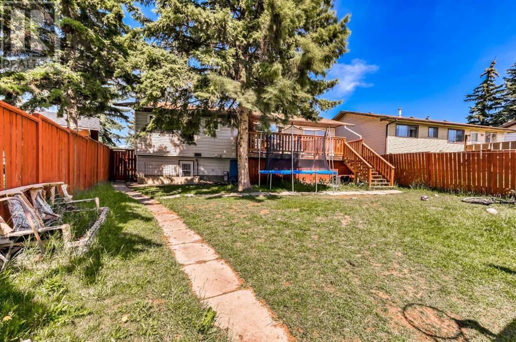 Single Family House Bi-level for Sale in  Temple Drive NE Temple Calgary 
